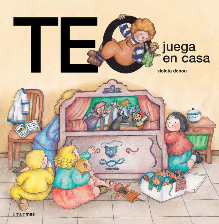 Teo juega en casa