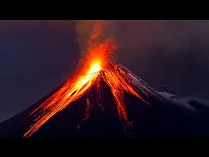 ¿Qué causa una erupción volcánica?